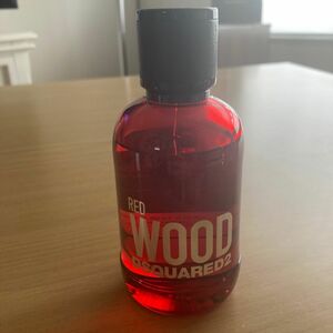 ディースクエアード　ウッドレッドテスター100ML & ミニコフレセット