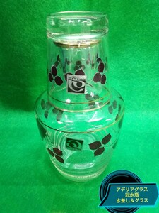 g_t K 652 昭和レトロ 新古品 アデリア 冠水瓶(水差し＆グラス)ガラス製コップ です。三つ葉柄の素敵な品物です。長期保管品