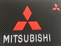 三菱 MITSUBISHI 車のダッシュボード粘着パッド 滑り止めパッド ブラック 車内アクセサリー 粘着性強い 車ロゴあり_画像3