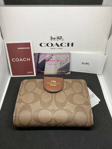 ☆新品未使用　正規品　COACH　コーチ　C0082　二つ折り財布　シグネチャー　PVCレザー　ミディアム　コーナージップ　カーキ×サドル☆