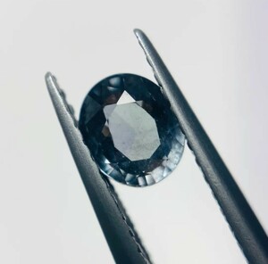 ベキリーブルーガーネット 0.72ct 大きめ！マダガスカル産 インクル少なめ・美麗