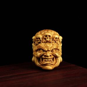 彫刻木彫り　不動明王 　柘植　オブジェ　　根付　置物　サイズ3×2.5cm 工芸品 仏像 黒目 仏像 工芸品 古美術