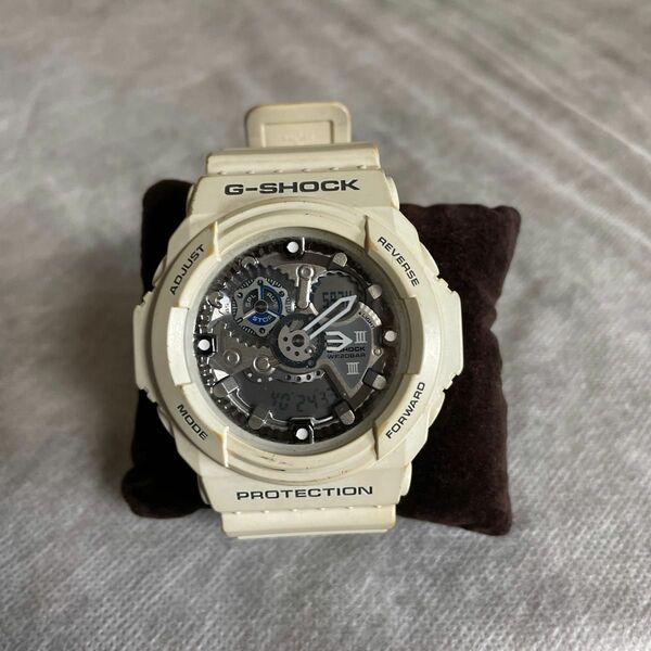 CASIO G-SHOCK 白