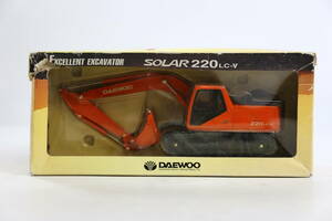 管102613/DAEWOO/Solar 220LC-V track excavator/建設車輌 ビンテージ ミニカー /　1/40　/破損あり/レトロ/昭和