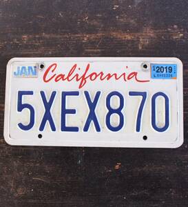 【クリックポスト 送料無料】* カリフォルニア ナンバープレート 2017年 ライセンスプレート カープレート CALIFORNIA 「6RXL811」 134