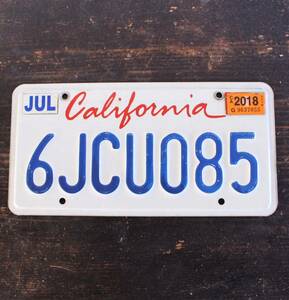 【クリックポスト 送料無料】* カリフォルニア ナンバープレート 2018年 ライセンスプレート カープレート CALIFORNIA 「6JCU085」 101