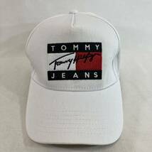 Tommy Hilfiger jeans ladies デカロゴキャップ　白　トミーヒルフィガー　トミージーンズ　帽子　CAP フリーサイズ 男女兼用 ベースボール_画像2