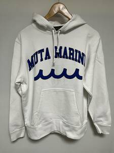 【送料無料】ACANTHUS x muta MARINE muta College Logo Hooded Sweatshirt パーカー WHITE 4(S) MMAC-MA2205 ムータマリン