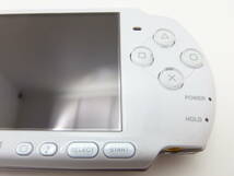 PSP-3000　新品に近い綺麗な美品　ホワイト　本体は、ほとんどキズ無し　アダプター2個付き　USBケーブルは、未使用　全12点セット_画像5