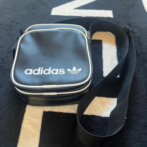 adidas ショルダーバッグ