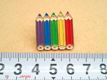 （管理番号ZP2011）ピンバッジ「色鉛筆」　１個_画像1