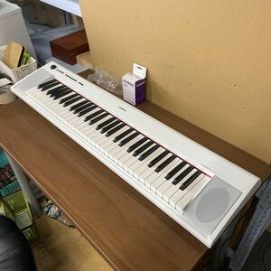 UTt27【動作品】YAMAHA ヤマハ Piaggero 61鍵盤 電子ピアノ キーボード ホワイト 楽器 鍵盤楽器【NP-12WH】2020年製