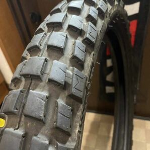 中古MCタイヤ 2022年製造 MICHELIN ANAKEE WILD 90/90-21 ミシュラン アナキー ワイルド 90 90 21 1122 K4232の画像2