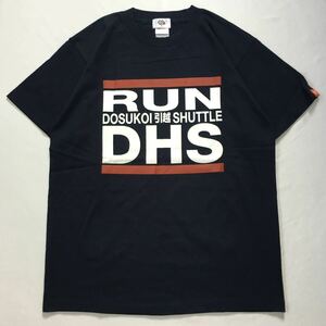 [ 大人気ドラマ ] SPEC DOSUKOI 引越 SHUTTLE DHS 半袖 tシャツ 紺色 M グッズ ドラマ 映画 どすこい引越シャトル どすこいラッパーズ