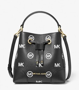 2024新作　日本未発売　MICHAEL Michael Kors Mercer Small Logo Embossed Leather Bucket Bag　本物をお届けします♪
