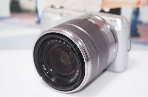 ☆小型軽量ボディ☆SONY NEX-C3☆iPhone転送☆液晶可動式☆大人気☆