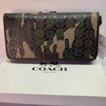 新品 箱タグ付き ＣＯＡＣＨ 人気の迷彩柄 ブラウン長財布 カモフラージュ アコーディオンジップウォレット HPCレザー 翌日発送 _画像2