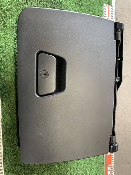 z4 e85 グローブボックス