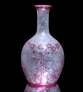 オールド・バカラ (BACCARAT) 1900年頃 薔薇 被せガラス 花瓶 壺 エグランチエ 一輪挿し アンティーク オブジェ インテリア バラ ピンク