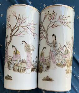 中国瓷器　骨董品 古美術 　清代期頃から民国期頃　遣将彩　 桃花美女図 　美品　本物保証　二皿　高さ27.5 cm　直径12.5cm 