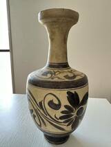 中国瓷器　骨董品 古美術 明末清初時期 　耀州窯 刻花広口瓶 　高さ25.5cm 最大直径12.5cm_画像1