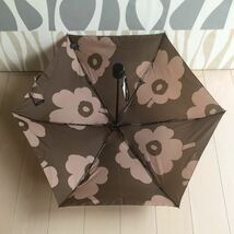 新品 marimekko マリメッコ 折り畳み傘 JUHLAUNIKKO ウニッコ ブラウン MINI MANUAALI_画像3