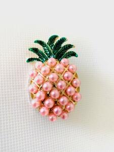  pretty pink pineapple brooch 