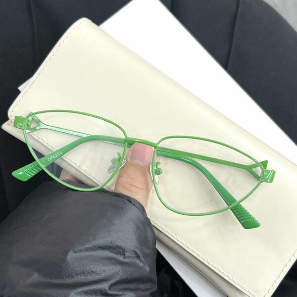 おしゃれ個性クリアレンズ緑三角高級感メガネ自撮男女兼用メガネケース付きA313