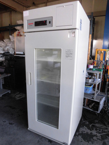[A18159] SANYO MPR-720 研究用保冷庫 冷蔵庫？▼現状品 通電確認 庫内は冷えているようでした ◎引き取り限定