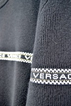 中古 VERSACE Black Slim-Fit Sweater ヴェルサーチ ブラック ニット クルーネックセーター サイズ50 A81366 A228043_画像7