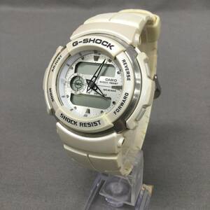051027 247590　CASIO カシオ G-SHOCK ジーショック G-300LV　ホワイト　メンズ腕時計　動作未確認　ジャンク品