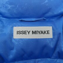 美品 ISSEY MIYAKE イッセイミヤケ 総柄 ダウンコート レディース ブルー 2 IM03FA524_画像4