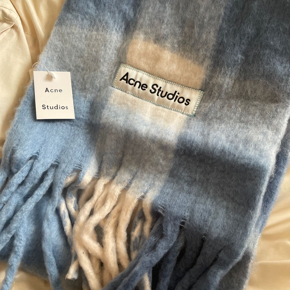 Acne Studios | 可通過Doorzo進行一站式代購，費用低廉、 輕鬆購買到手。