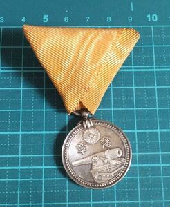  war front rare goods Meiji era large Japan . country old yellow .. chapter ... sea project order silver made medal badge insignia memory chapter large . pcs land army navy military 