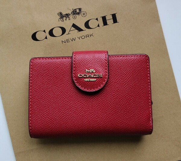 【新品】コーチ　COACH 新作　二つ折り財布　レッド