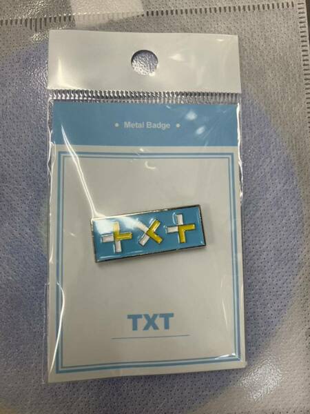 TxT ロゴ　ピンバッジ