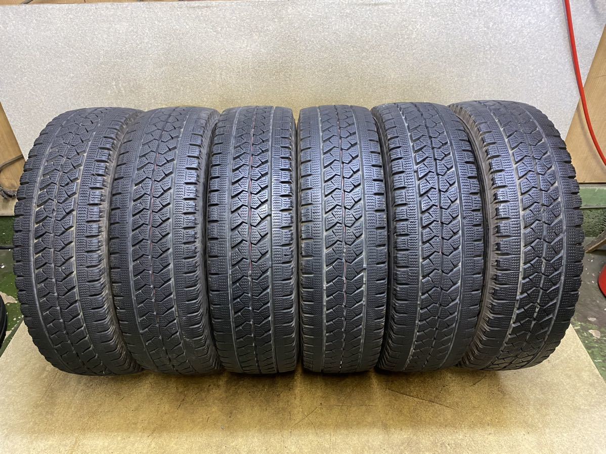 ブリヂストン BLIZZAK W979 215/70R17.5 118/116L オークション比較