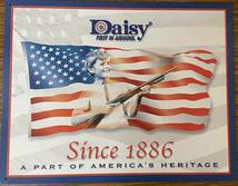 即決・ブリキ看板・Daisy FIRST IN AIRGUNS since1886・縦40㎝・横32㎝・アメリカン雑貨・複数枚同梱発送可能です、_画像1