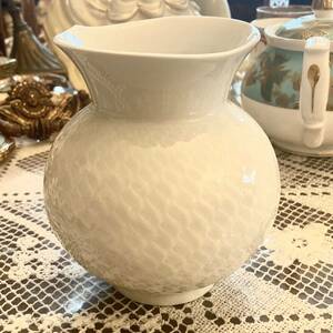 新品　未使用　マイセン　波の戯れ　花瓶　花器　ファインボーンチャイナ　白磁　陶器　フラワーベース Meissen ドイツ　白　ホワイト