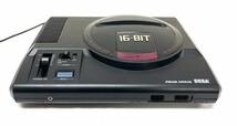 SEGA セガ MEGA DRIVE メガドライブ 16-BIT HAA-2510 コントローラー 2台 アダプター付き ソフト 10本付き 通電確認済み 1011①_画像2