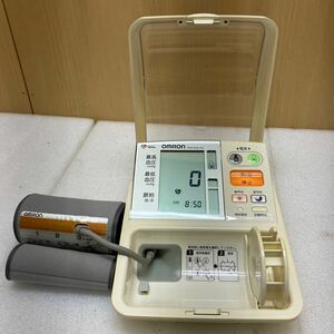 XL9536 OMRONデジタル自動血圧計HEM-8020-JE2　オムロンACアダプタ無し　上腕式血圧計　除菌洗浄/動作確認済み