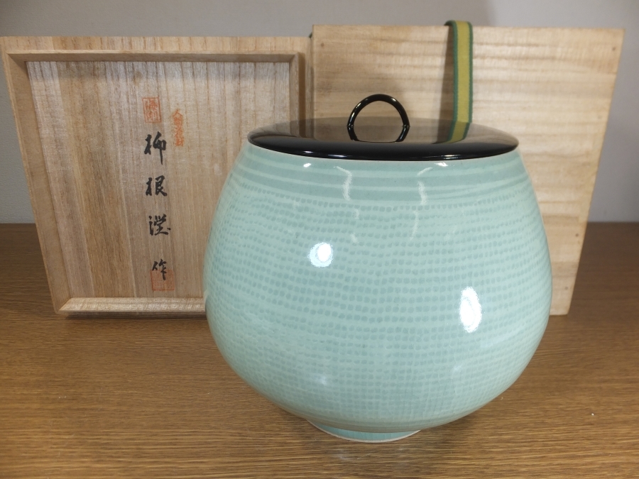 高麗青磁水指の値段と価格推移は?|1件の売買データから高麗青磁水指