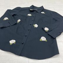 1196◎ 日本製 INGEBORG インゲボルグ トップス シャツ フルボタン 花柄 総柄 刺繍 カジュアル ブラック レディースS_画像3