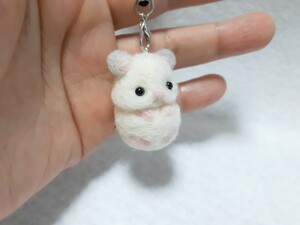 羊毛フェルト ハンドメイド ジャンガリアンハムスター　パールホワイトちゃん ストラップ 