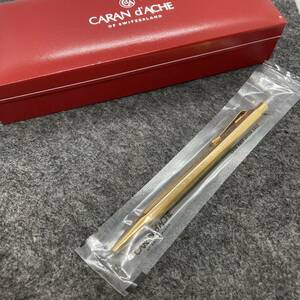 PE783□未使用品 CARAN d'ACHE カランダッシュ ノック式 ボールペン エクリドール シェブロン ゴールド 箱付き