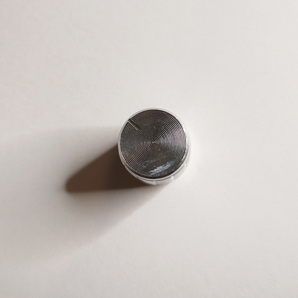 アルミニウム製スリムノブ Silver 銀 ローレットタイプ 6mmx18Tの画像2