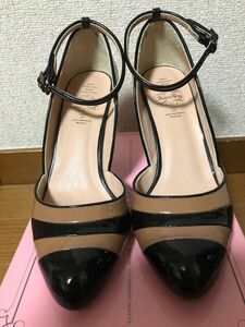 美品　カリアング　パンプス エナメルパンプス