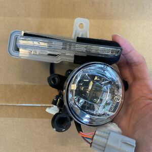 スバル　シフォン　LA650F LEDフォグランプ右　81210-B5030 LEDデイライト右　検索用　LA650 TOKAIDENSO 22604. 024