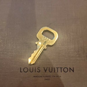 美品 Louis Vuitton パドロック カデナ 南京錠 ルイヴィトン 鍵 ゴールド 　番号　322　送料63円～