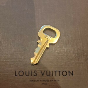 美品 Louis Vuitton パドロック カデナ 南京錠 ルイヴィトン 鍵 ゴールド 　番号　301　送料63円～